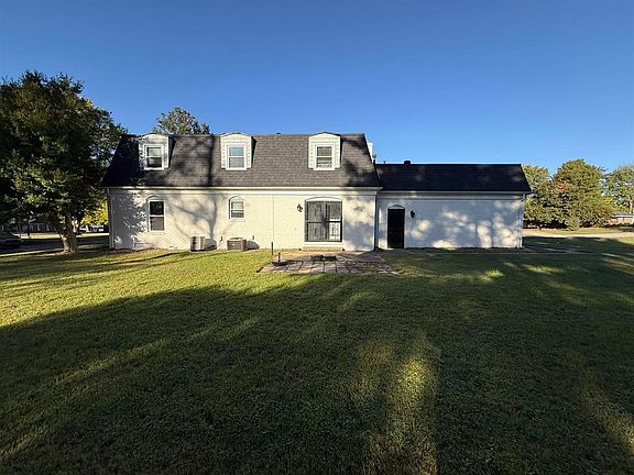 4th image of 1910 Lakeshore Dr