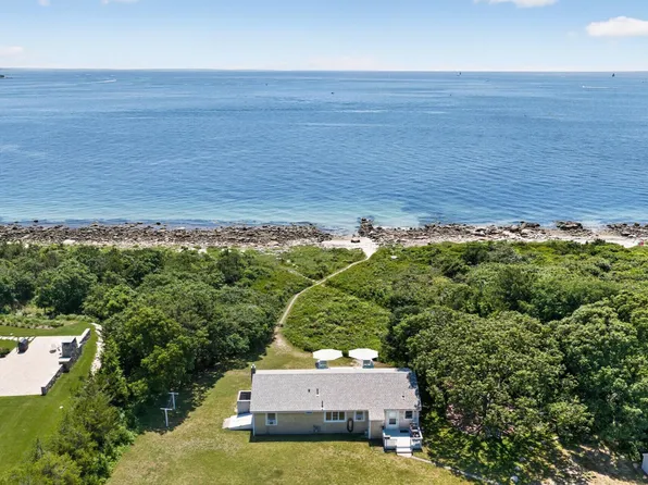 7 Gull Lane, Cataumet, MA 02534
