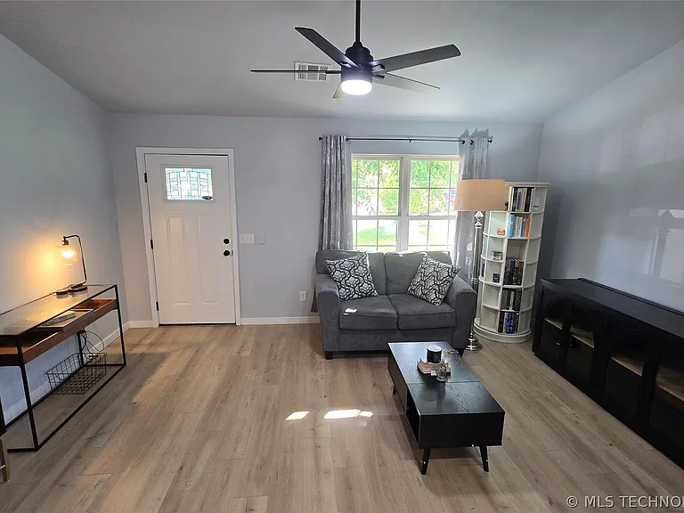 12201 S 270th East Ave — Photo 2