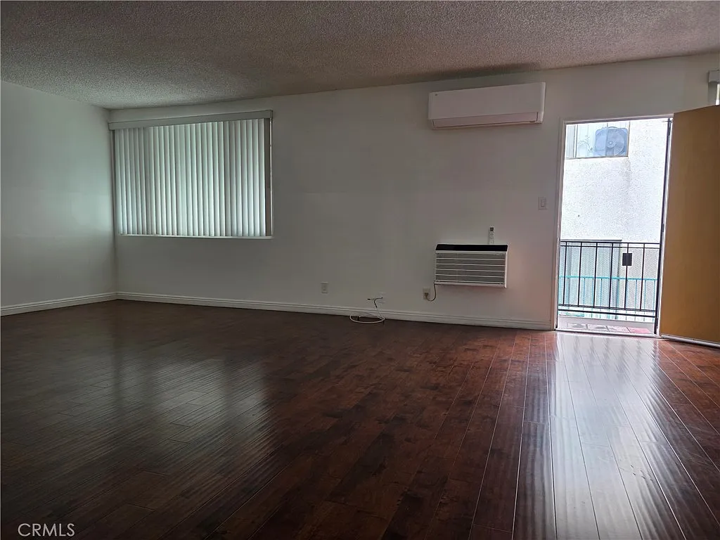 2 bed, 1250 sqft, $2,550 — Photo 4