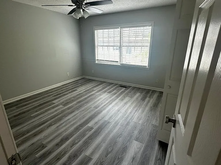 Center Town Condominiums — Photo 81