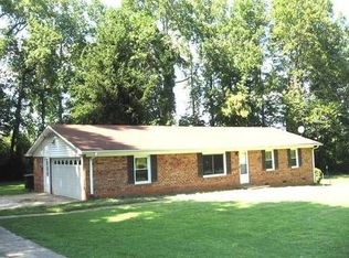 2109 Farmbrook Dr, Statesville, NC 28625