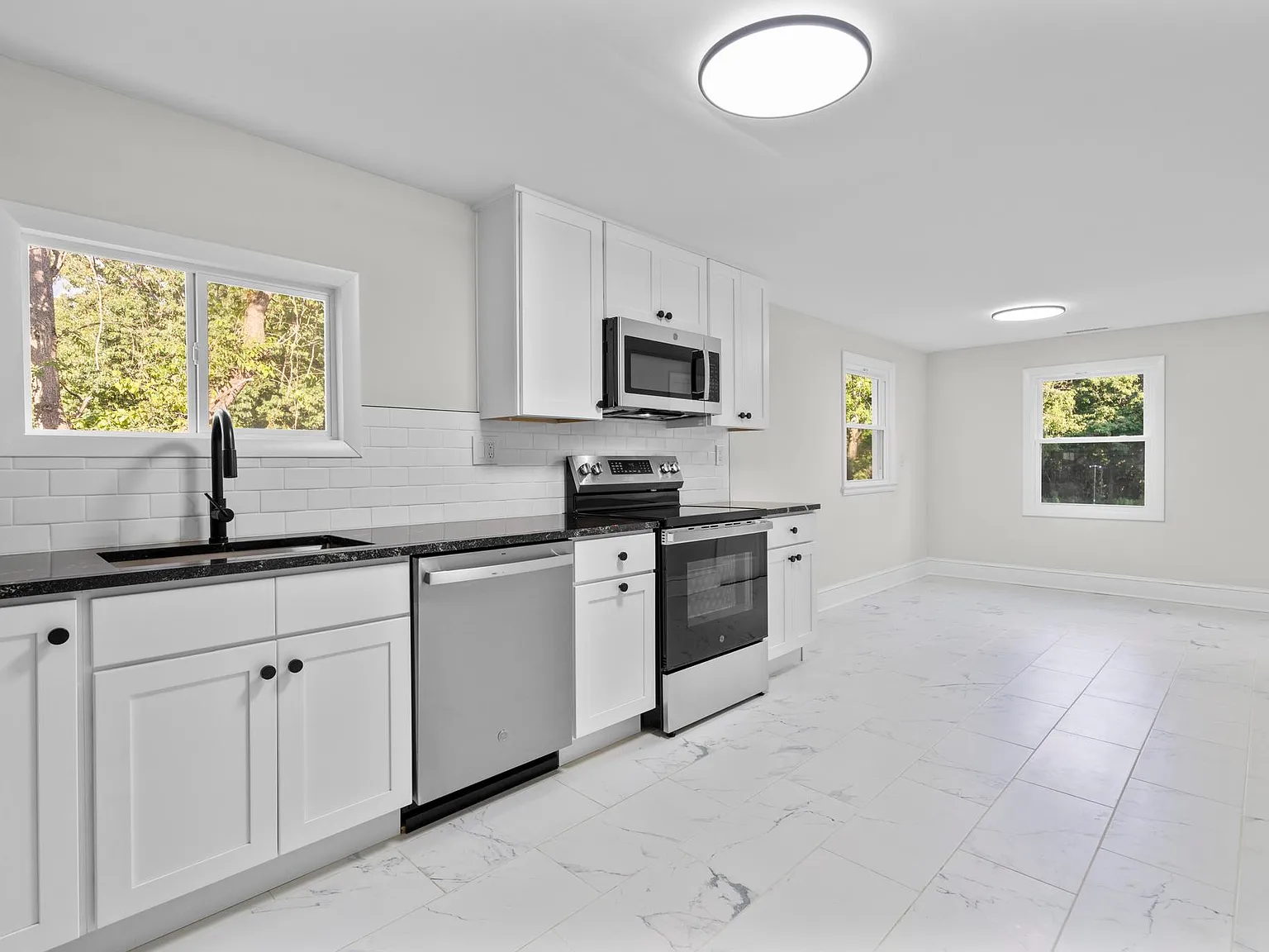 3 bed, 1152 sqft, $3,000 — Photo 4