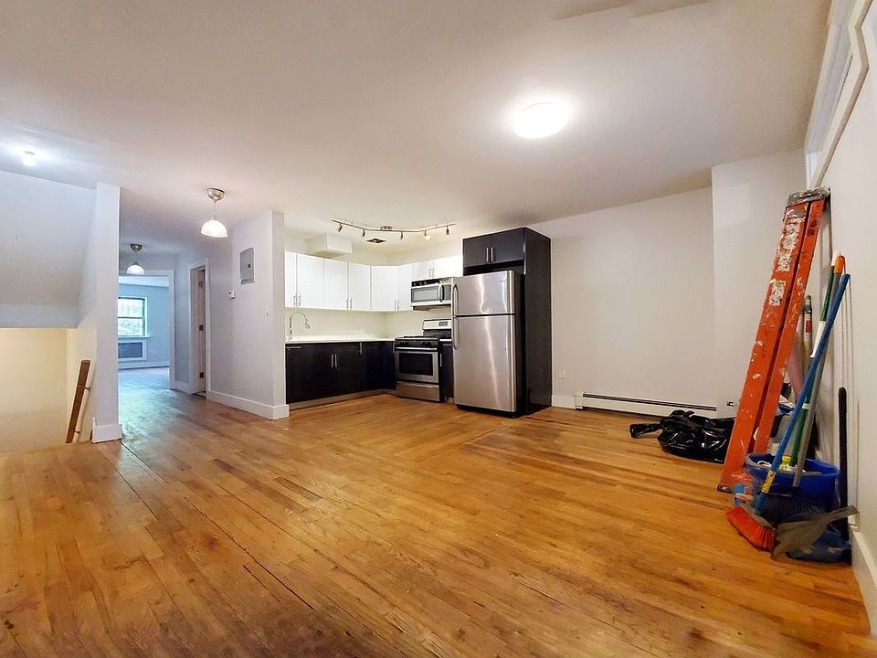 1st image of 109 Hart St #1