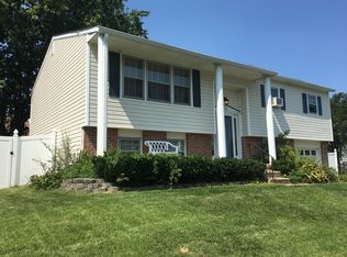 405 Governor Dr, Shillington, PA 19607