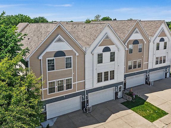 2nd image of 1139 SE Village View Ln