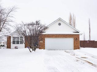 24820 S Rosewood Ln, Manhattan, IL 60442