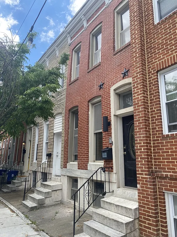 3 bed, 2.0 bath, 1922 sqft, $2,500 — Photo 3