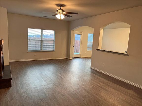 5th image of 108 New Haven St