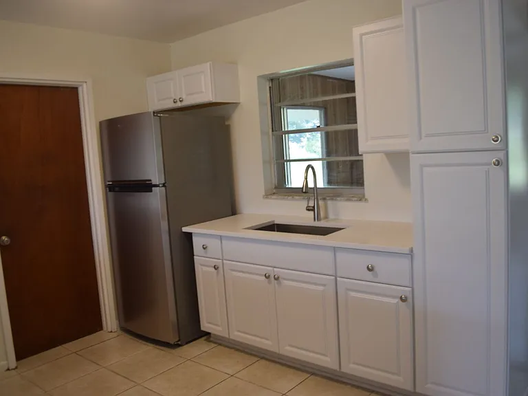 1881 SE Airoso Blvd — Photo 5