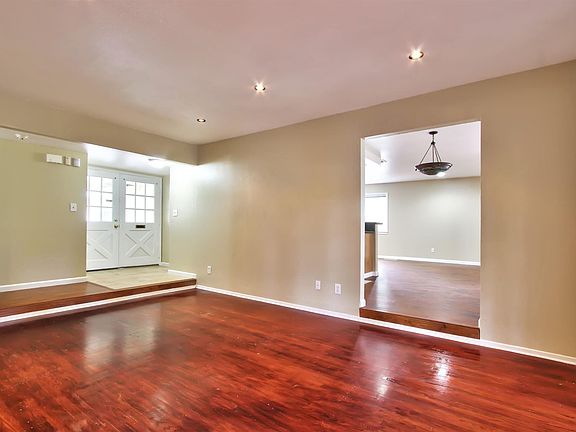 3rd image of 5309 Valonia St