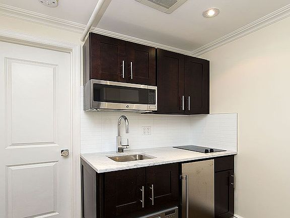 4th image of 222 E 12th St APT 1D