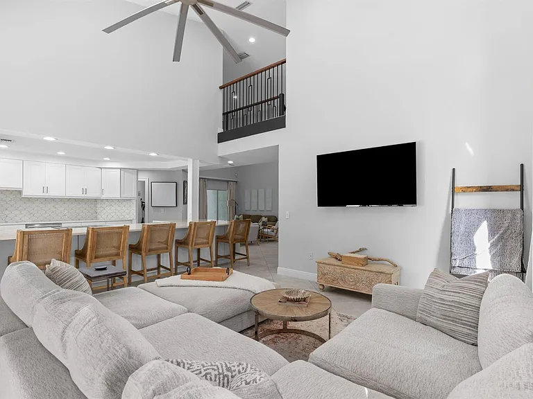 1050 Brooks Ln — Photo 14