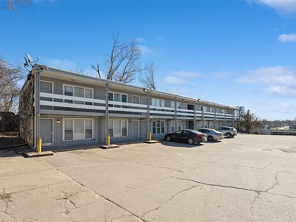 2nd image of 300 31st St NE