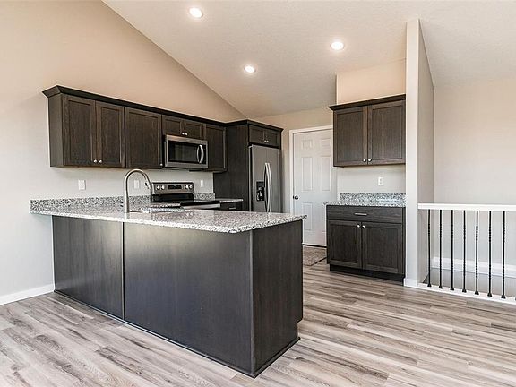 4th image of 115 Viking Dr