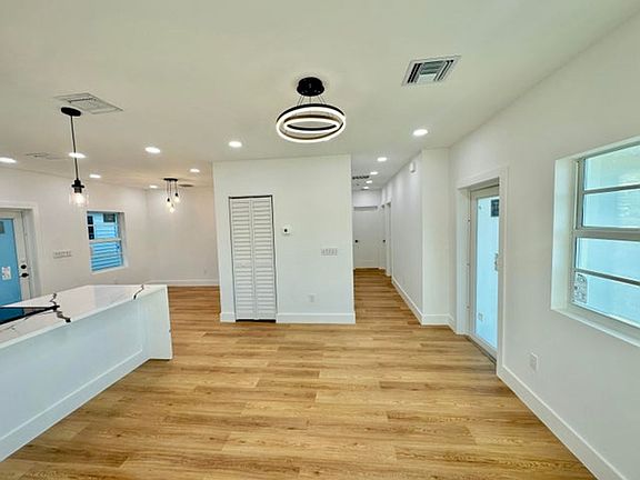 5th image of 931 N J St #B