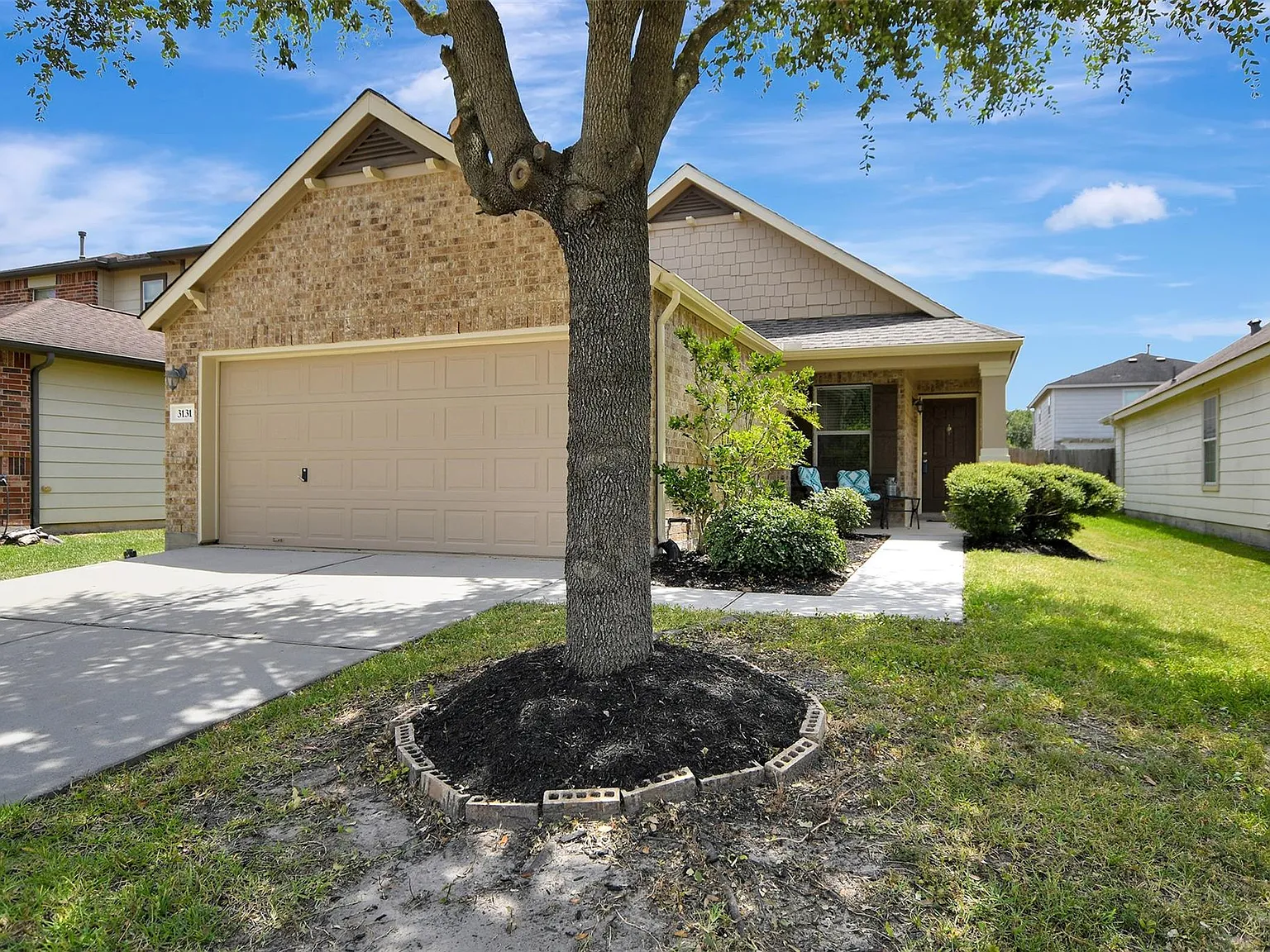 3 bed, 2.0 bath, 1410 sqft, $1,895 — Photo 2