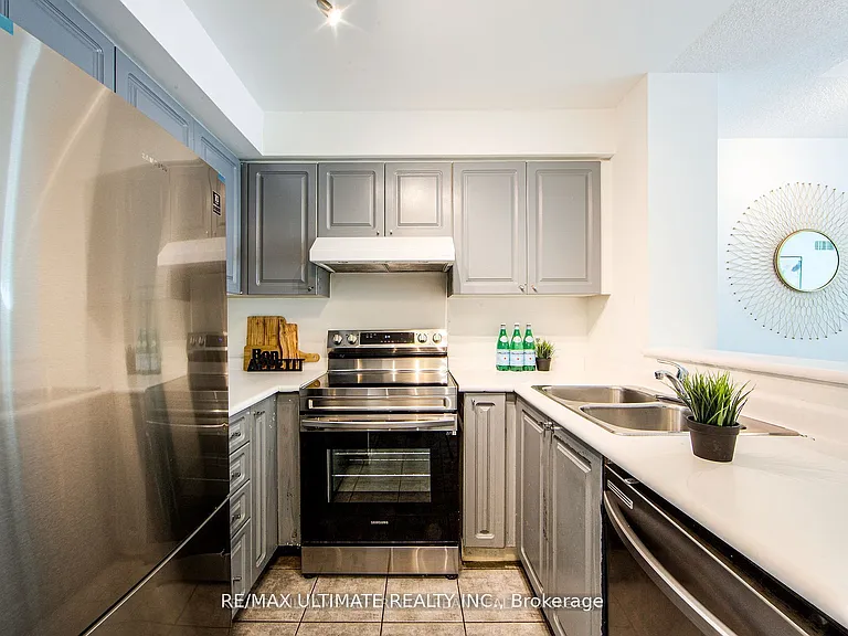 11 Lee Centre Dr #703 — Photo 11