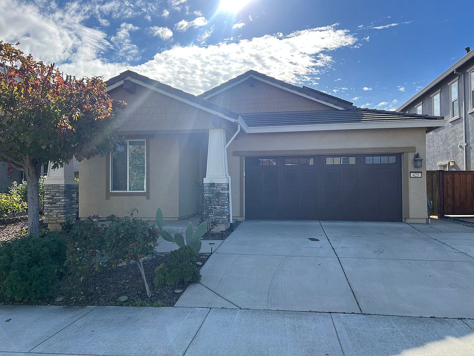 1st image of 425 Sawyer Dr