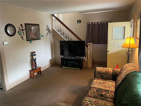 4th image of 124 Woodrow Ct