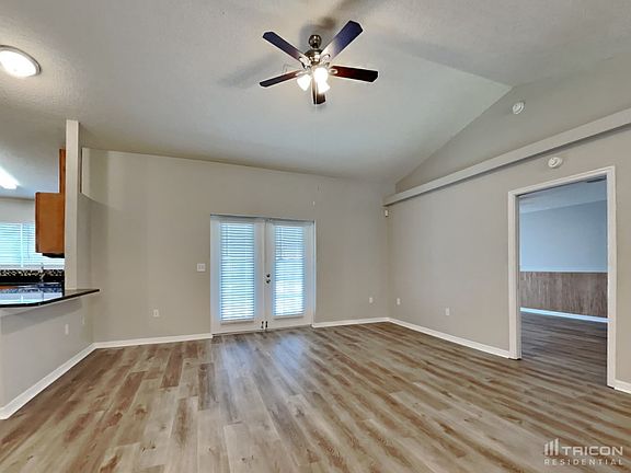 3rd image of 917 49th Street Cir E