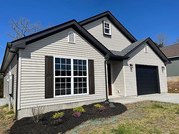 3rd image of 34 Kensington Dr
