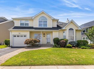 127 Raspberry Ct, Melville, NY 11747