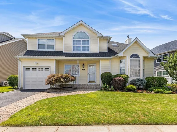 127 Raspberry, Melville, NY 11747