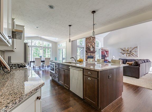 4th image of 2514 Maple Hill Dr