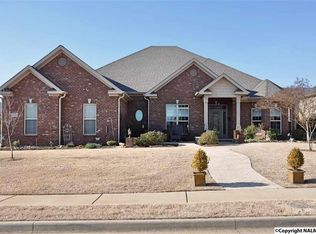 7510 Hunterwood Ln, Owens Cross Roads, AL 35763