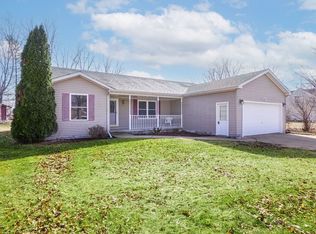 1813 Glyn Dr, Sandwich, IL 60548