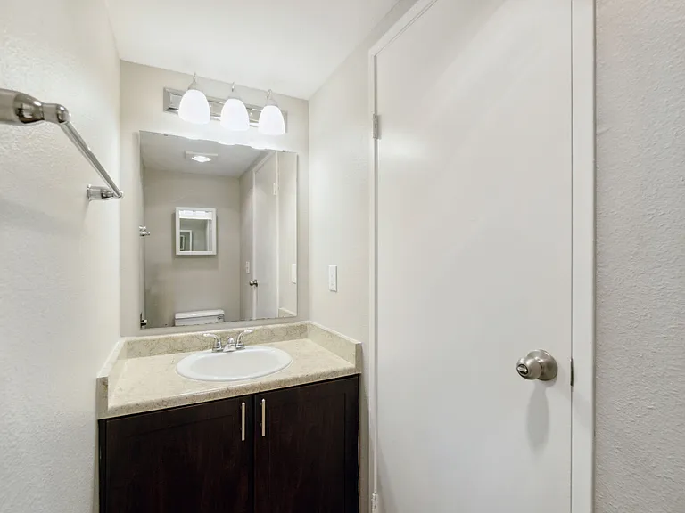 Spinnaker Apartments — Photo 21