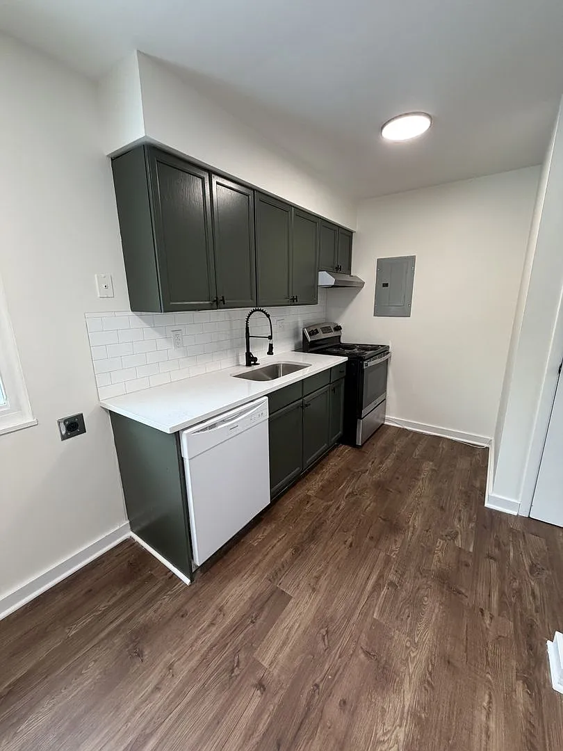1530 Genessee Ave, Columbus, OH 43211 — Photo 2