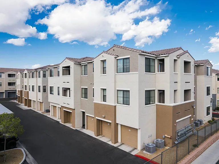 CHANDLER APARTMENT HOMES — Photo 31