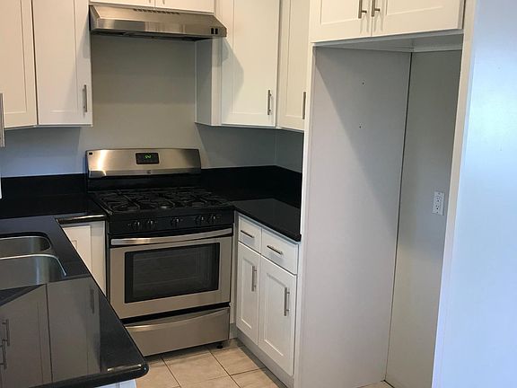 2nd image of 12164 Oxnard St APT 17