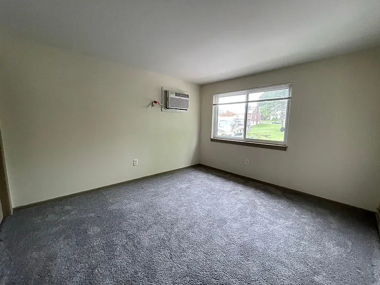 Bedroom 1 - View 2