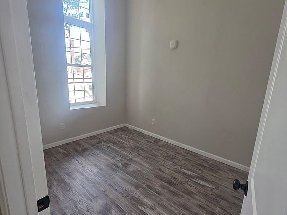 4th image of 3016 E Thompson St #201