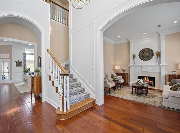 3rd image of 5805 Braemar Dr
