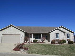 1714 Summerfield Ln, Godfrey, IL 62035