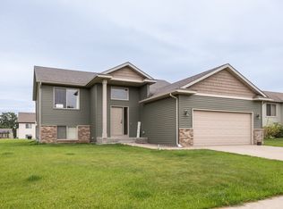 4024 Stone Point Dr NE, Rochester, MN 55906