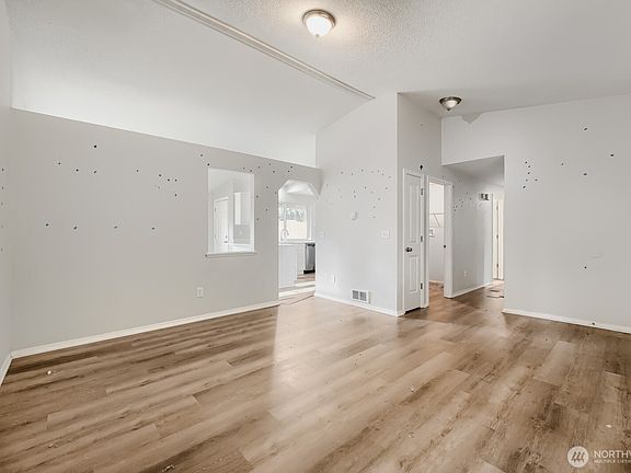4th image of 15804 86th Avenue Ct E