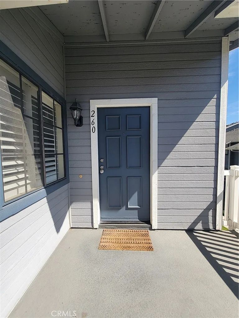 2 bed, 1.5 bath, 890 sqft, $2,500 — Photo 2