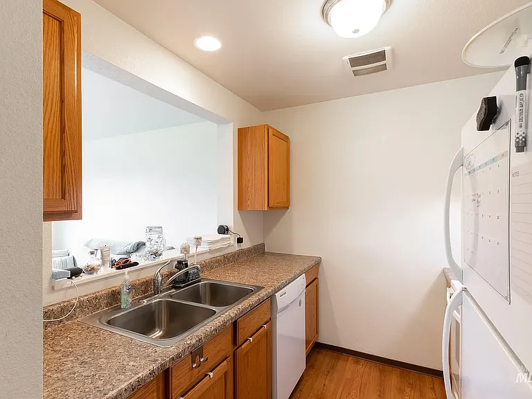 606 606/608 N Mountain View Rd — Photo 4