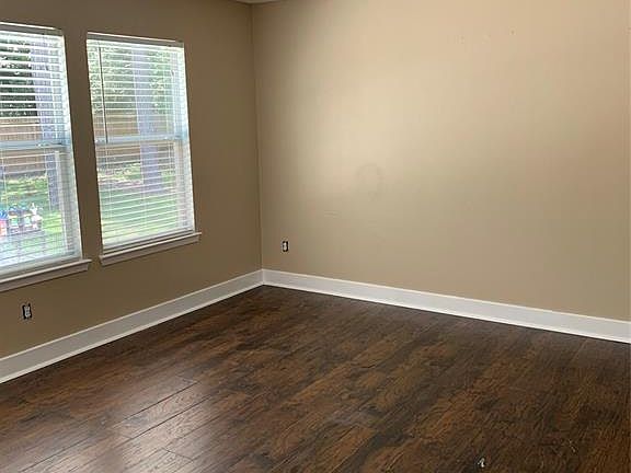 4th image of 1015 Loom Ct