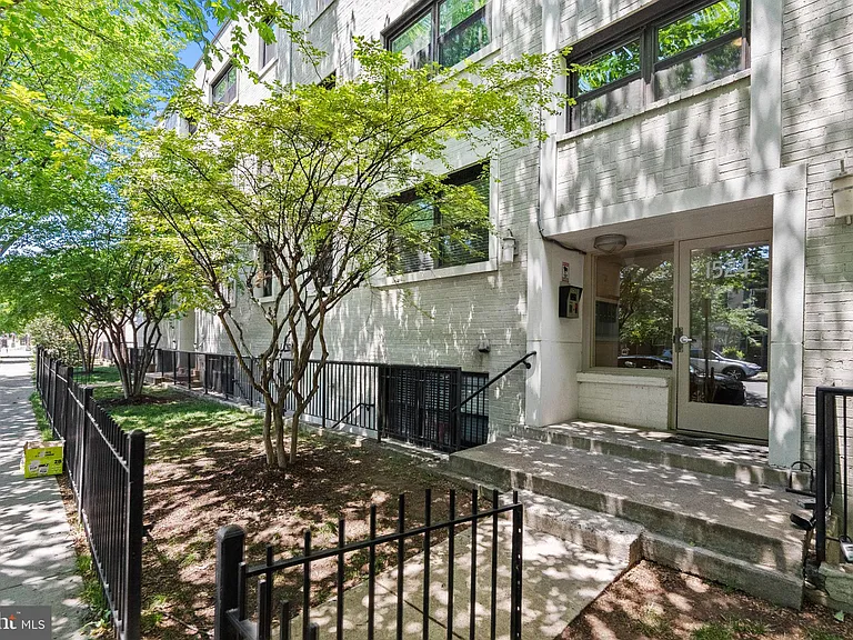 1524 Independence Ave SE #303 — Photo 4