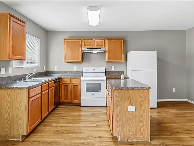 504 Leaf Cluster Ct E — Photo 2