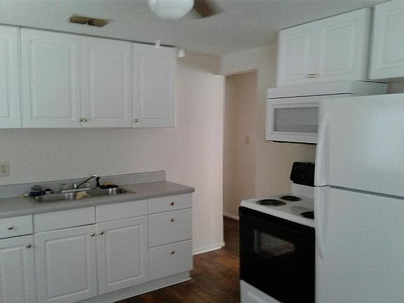 2nd image of 2915 Woodstock Ave