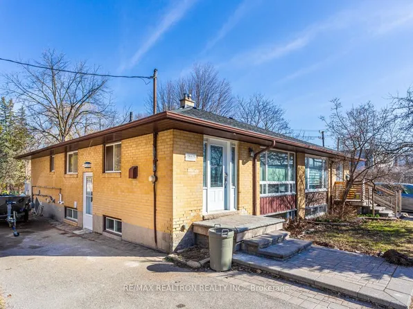 72 B Dunning Ave, Aurora, ON L4G 1A3