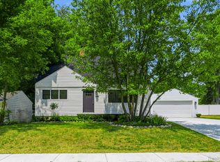 4166 Grayton Dr, Waterford, MI 48328