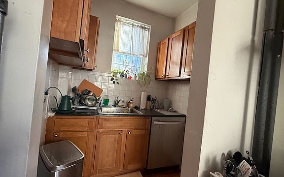 2nd image of 16 Copenger St #1